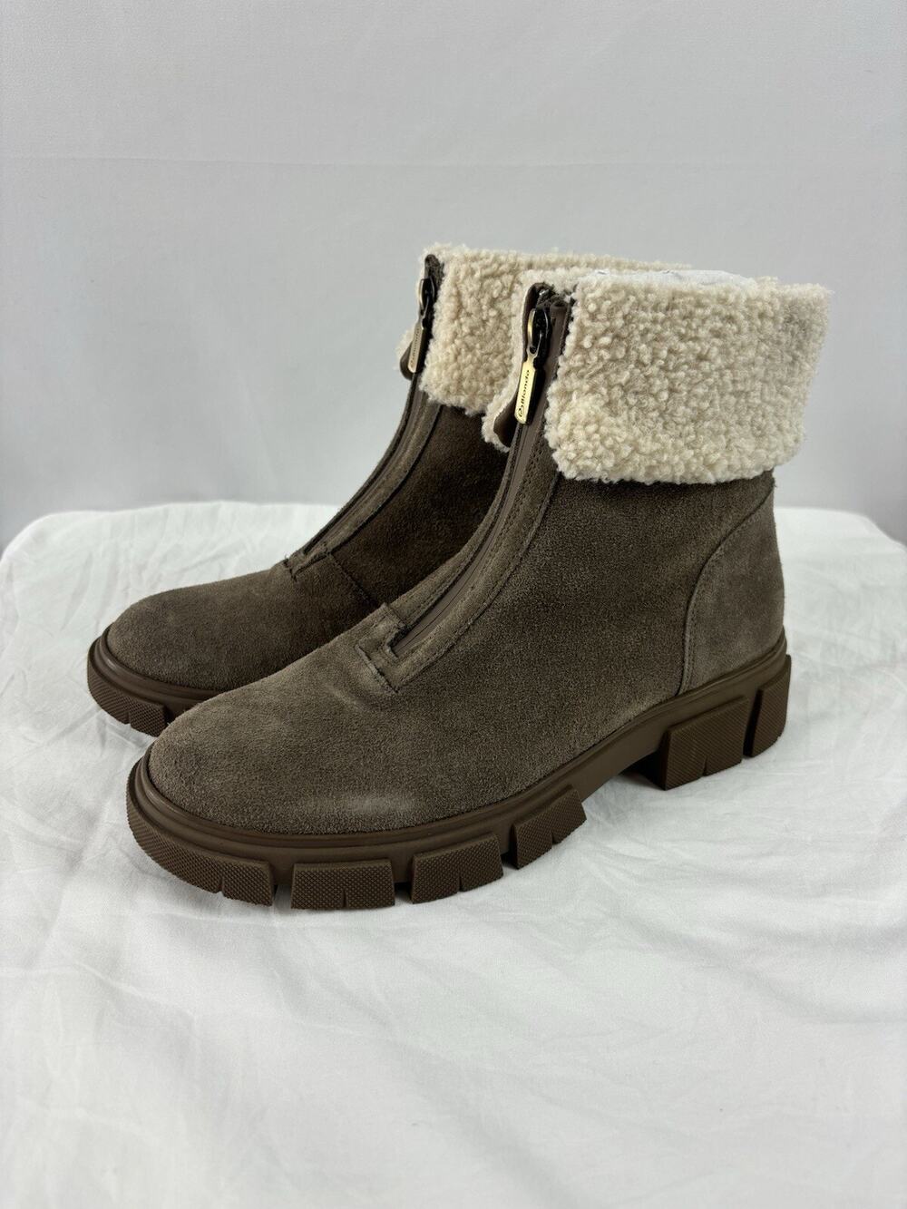 Blondo Plaza Suede Ankle Boots Taupe Tan Sheepskin 8 Zip Up Lug Sole